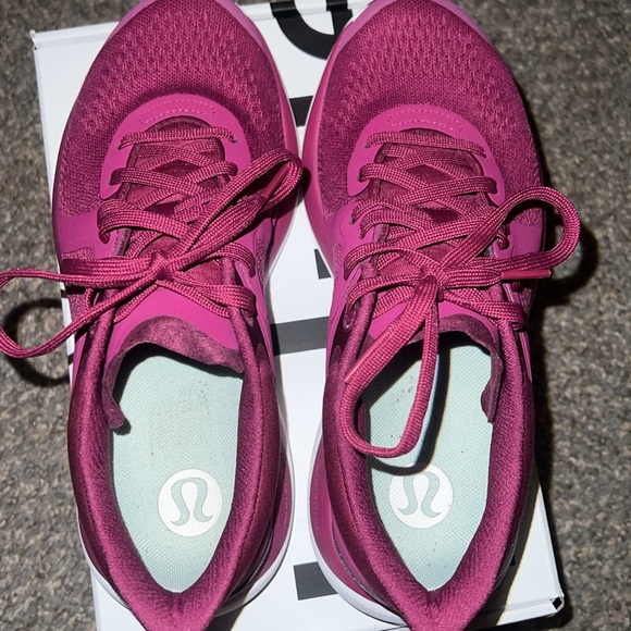 Lululemon chargefeel sneakers. 6 - Picture 5 of 8